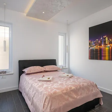 License To Chill Apartment
