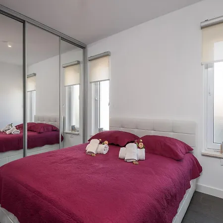 Apartment License To Chill *