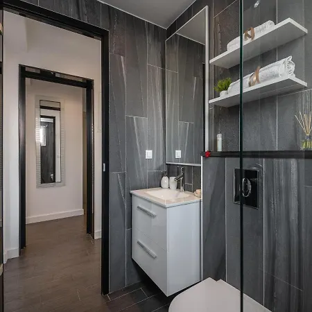 License To Chill Apartment Mlini